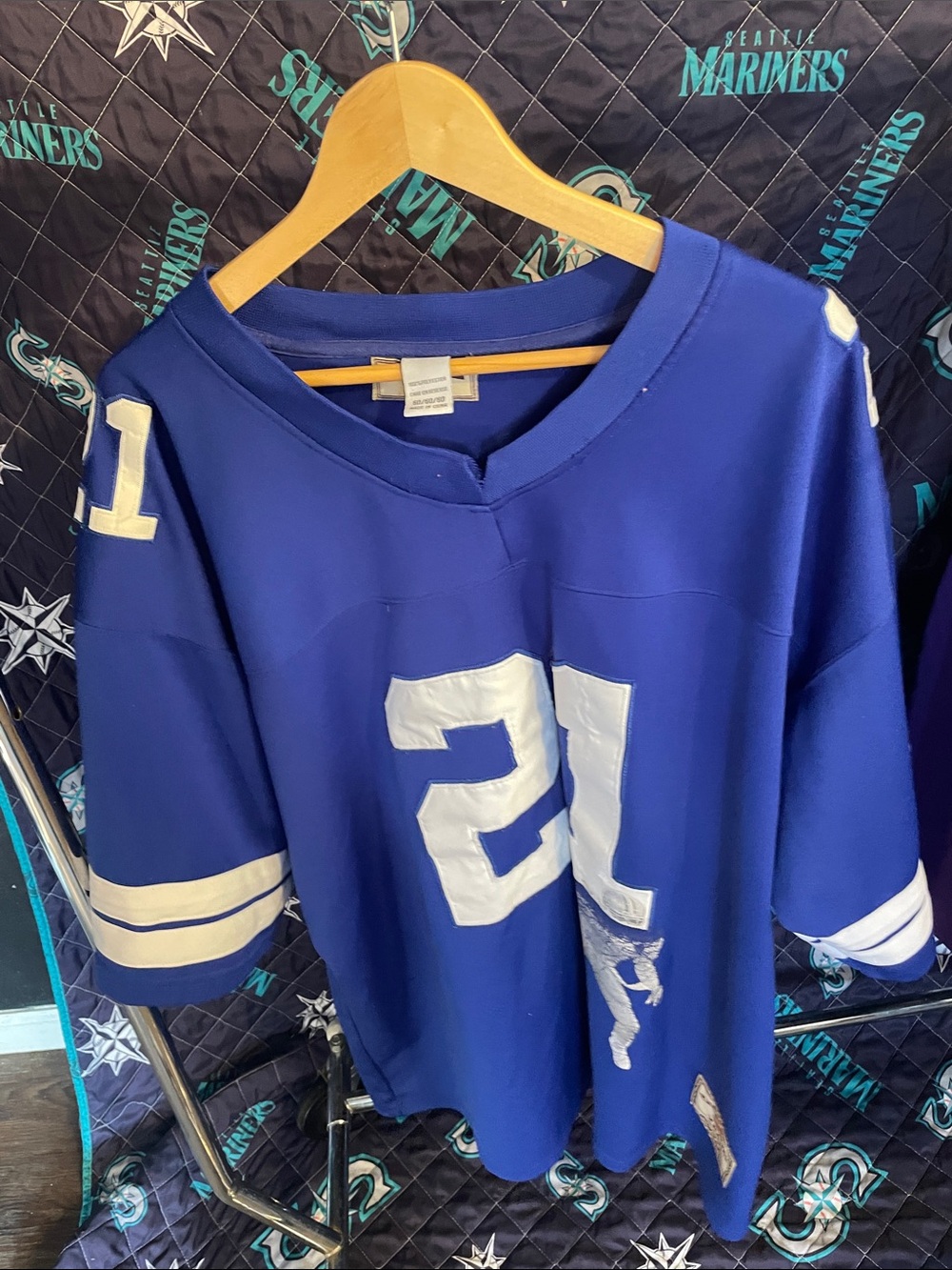 Vintage Men’s Blue Athletic Jersey Top with White Numbers 21 Deion sanders .